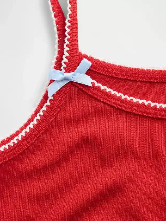 Pyjamaslinne i återvunnen ribbstickning för barn