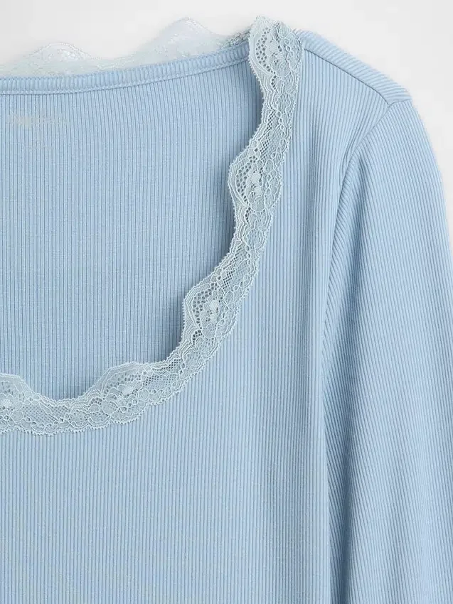 Pyjamasöverdel med mini-ribb och spetskant