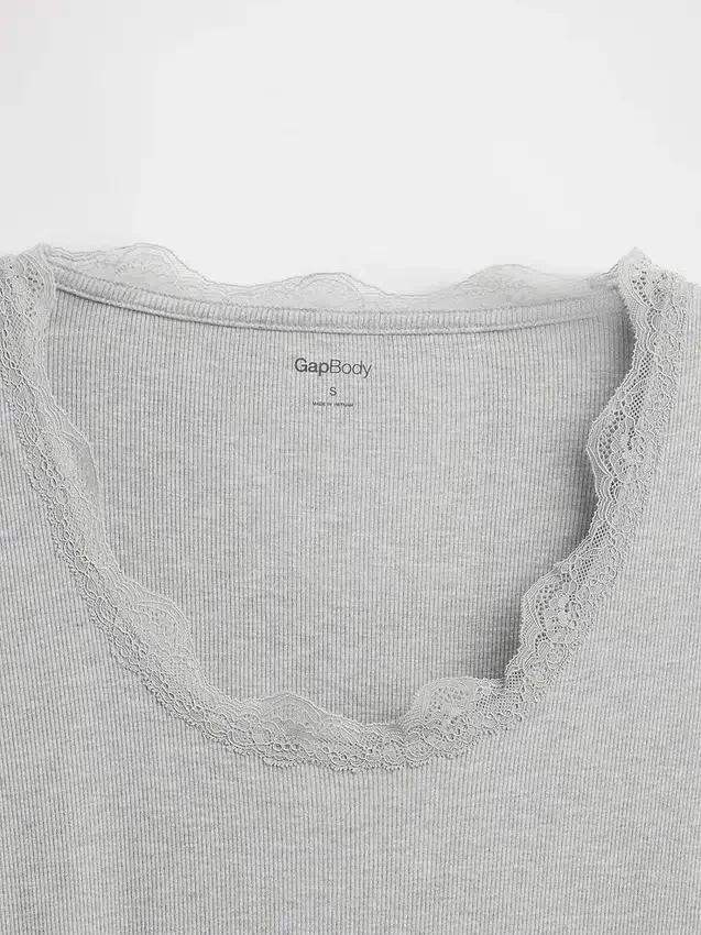 Pyjamasöverdel med mini-ribb och spetskant