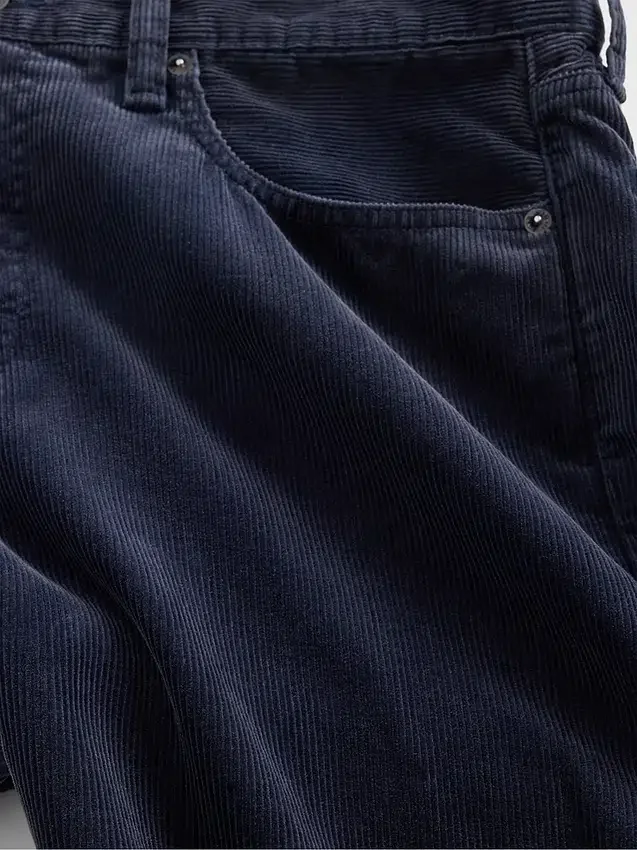 Relaxade raka byxor i corduroy