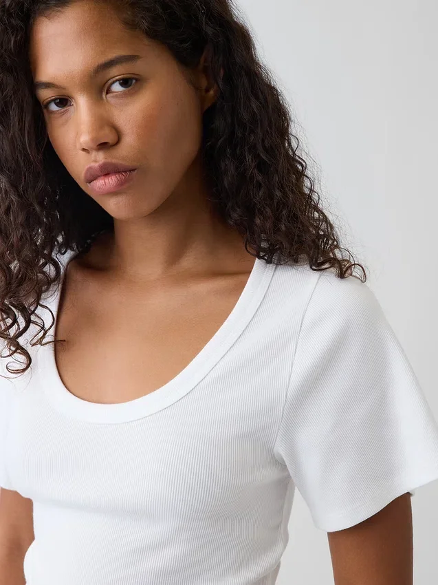 Ribbad T-shirt med rund hals