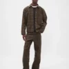 Rutiga, baggy Jeans i canvas