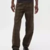 Rutiga, baggy Jeans i canvas