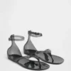 Sandaler med remmar i gelé