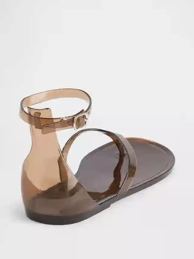 Sandaler med remmar i gelé