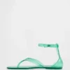 Sandaler med remmar i gelé