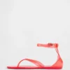 Sandaler med remmar i gelé