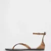 Sandaler med remmar i gelé