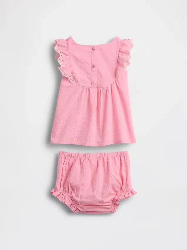 Set med babykläder med hålbroderi och volanger