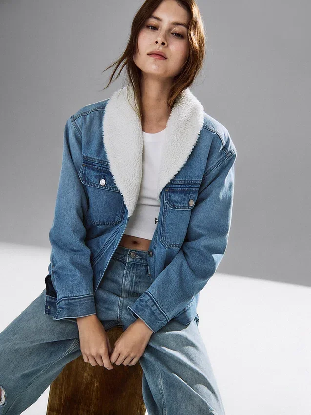 Sherpa-fodrad denimjacka med sjalkrage