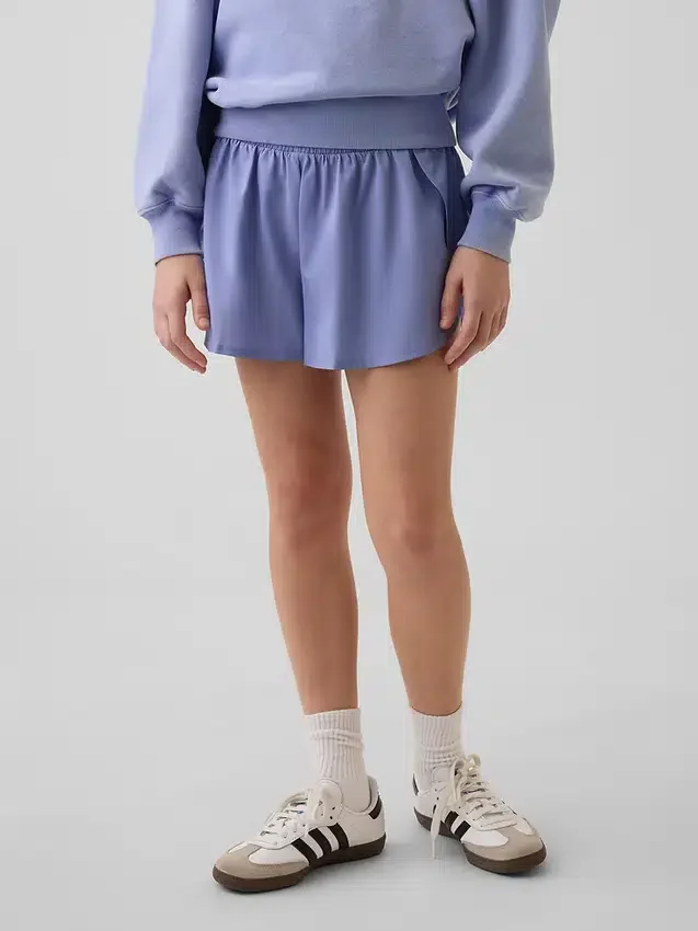 Snabbtorkande löparshorts med fjärilskant för barn