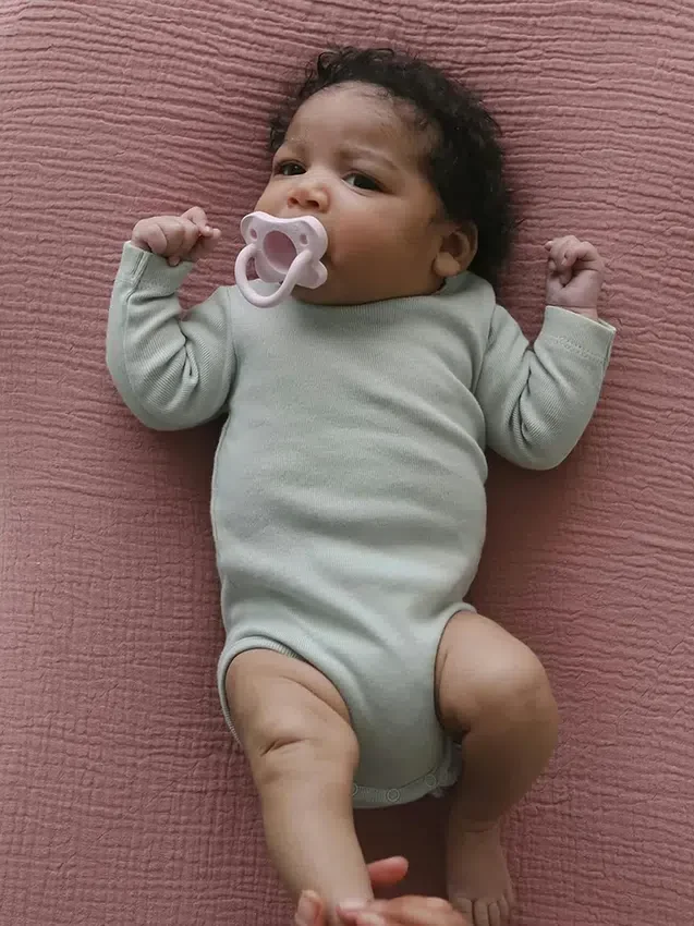 Snuggle Me Lounger Curve-överdrag i muslin