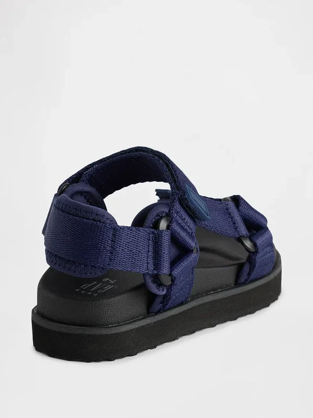 Sportiga sandaler för småbarn
