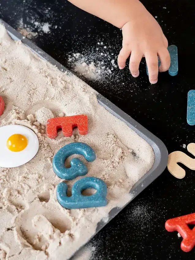 Språkutvecklingsset med versaler