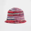 Strickad randig buckethat