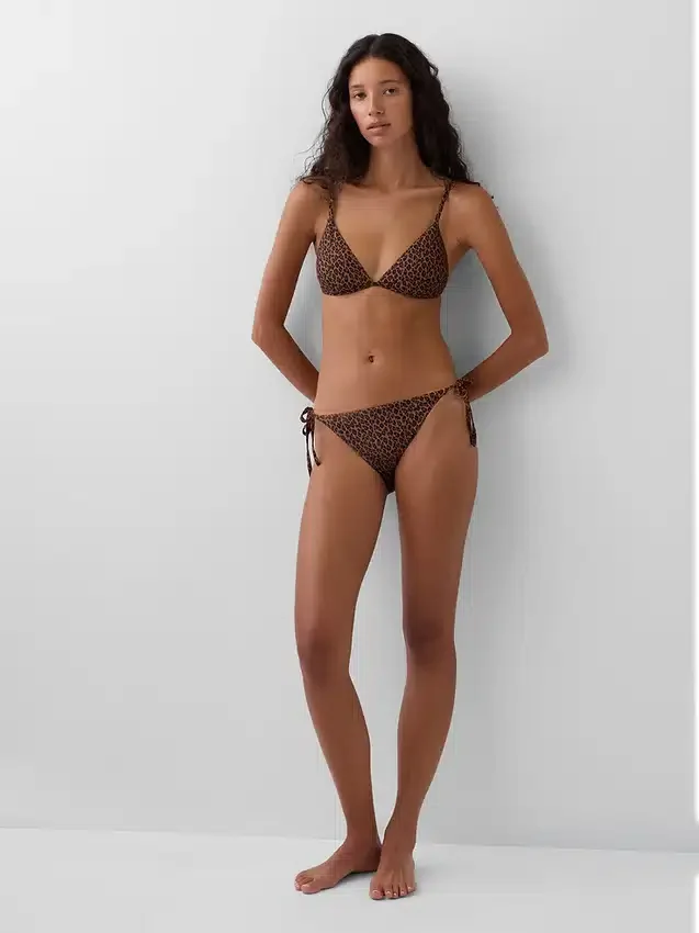 Stringbikinunderdelarna