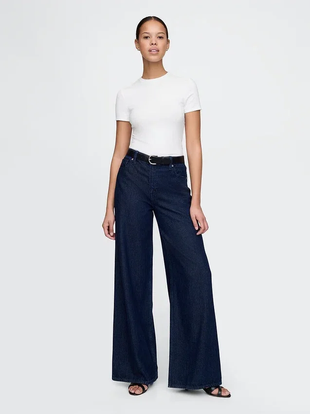 T-shirt-bodysuit i tättstickad jersey