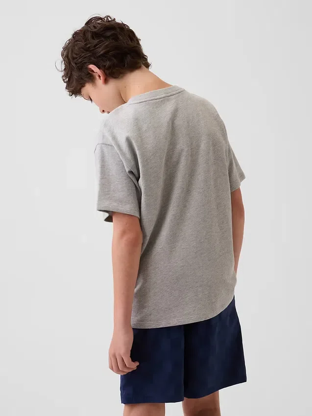 T-shirt för barn i tjockt tyg med avslappnad passform och Gap Logo