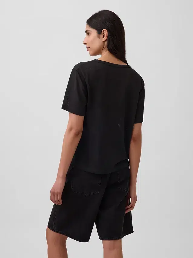 T-shirt i linneblandning med avslappnad passform och V-ringning