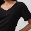 T-shirt i linneblandning med avslappnad passform och V-ringning
