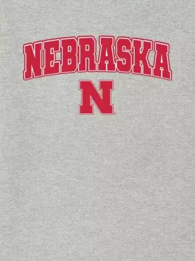 T-shirt med mörk grafisk bild av University of Nebraskas Arch Logo