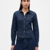 Tajt sittande kort skjorta i denim