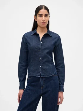 Tajt sittande kort skjorta i denim