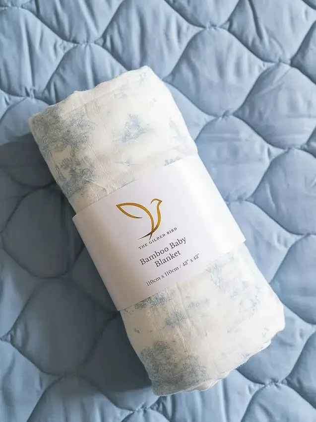 The Gilded Bird – Babyfilt i bambu med vårmönster