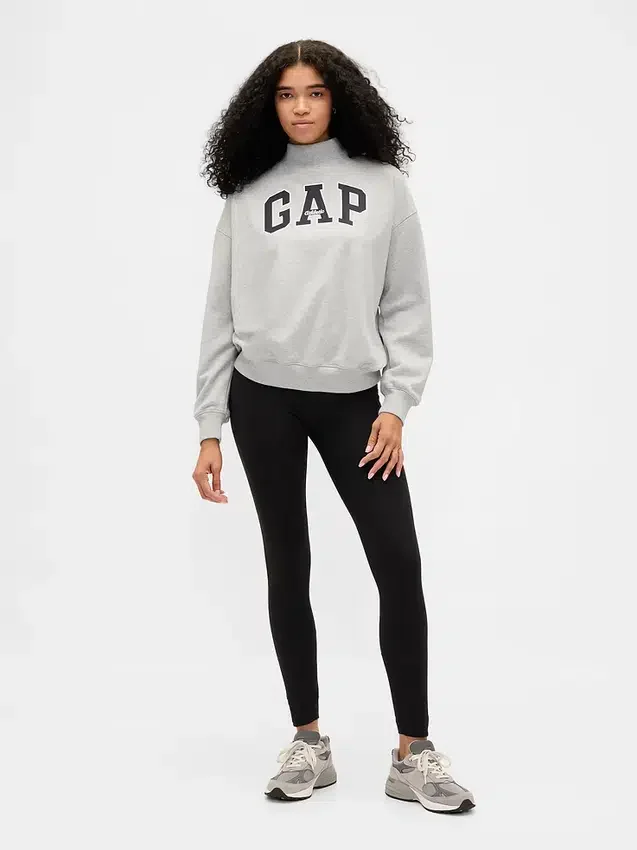 Tjock French Terry-tröja i oversized-modell med hög hals och logotyp
