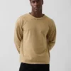 Tjock, kort T-shirt