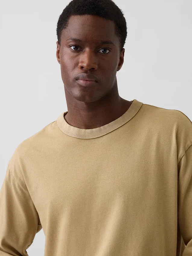 Tjock, kort T-shirt