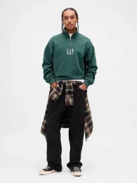 Tjock, oversized tröja med logo och kvartslås