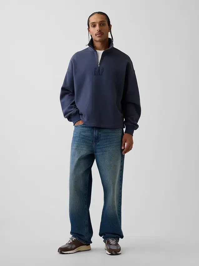 Tjock, oversized tröja med logo och kvartslås