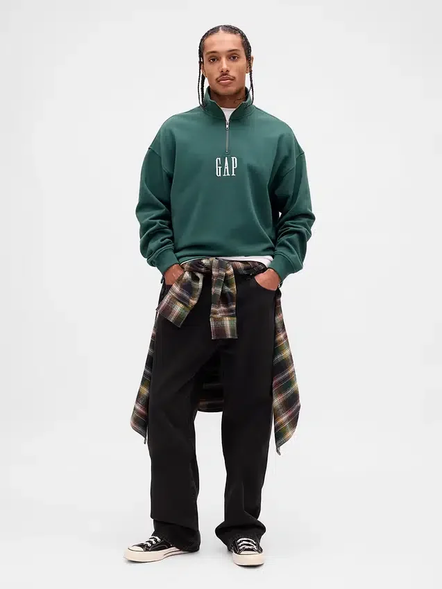 Tjock, oversized tröja med logo och kvartslås