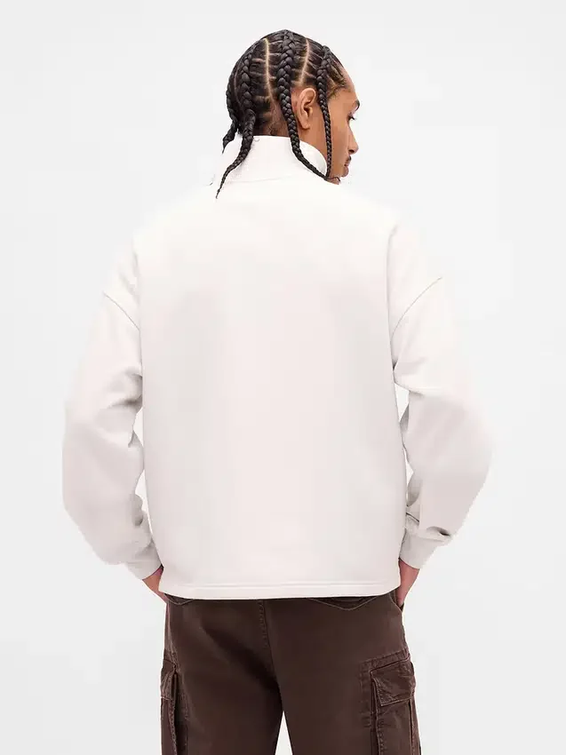 Tjock, oversized tröja med logo och kvartslås