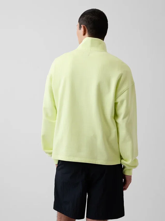 Tjock, oversized tröja med logo och kvartslås