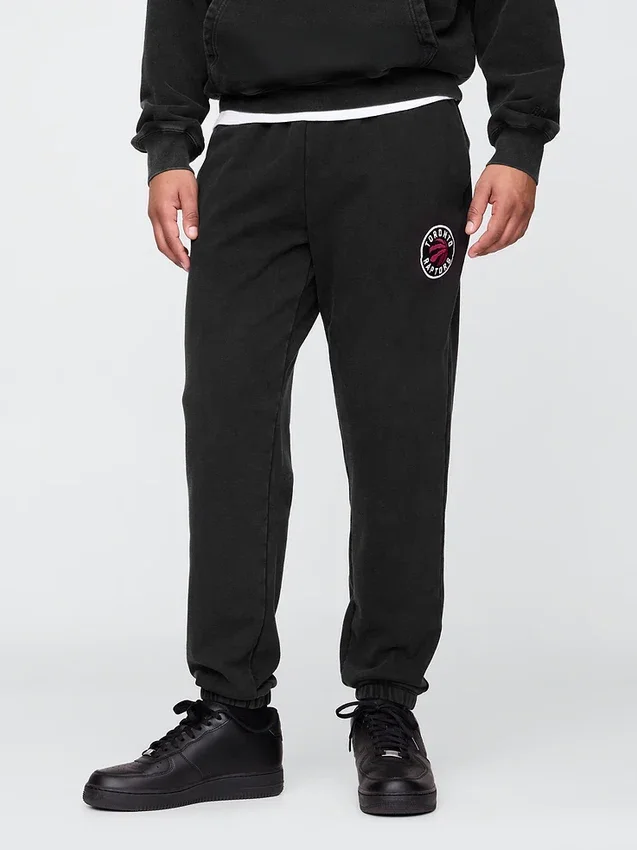 Tjocka joggingbyxor med NBA Toronto Raptors-logotyp
