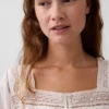 Top med spetskant och fyrkantig halsringning