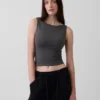 Tätstickad jersey-tanktop med båthals och kort passform