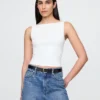 Tätstickad jersey-tanktop med båthals och kort passform