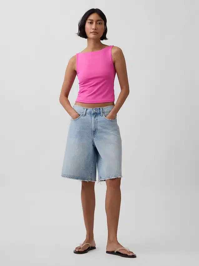 Tätstickad jersey-tanktop med båthals och kort passform