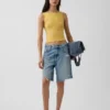 Tätstickad jersey-tanktop med båthals och kort passform