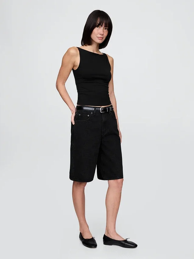 Tätstickad jersey-tanktop med båthals och kort passform