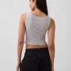 Tätstickad jersey-tanktop med båthals och kort passform