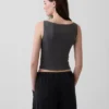 Tätstickad jersey-tanktop med båthals och kort passform