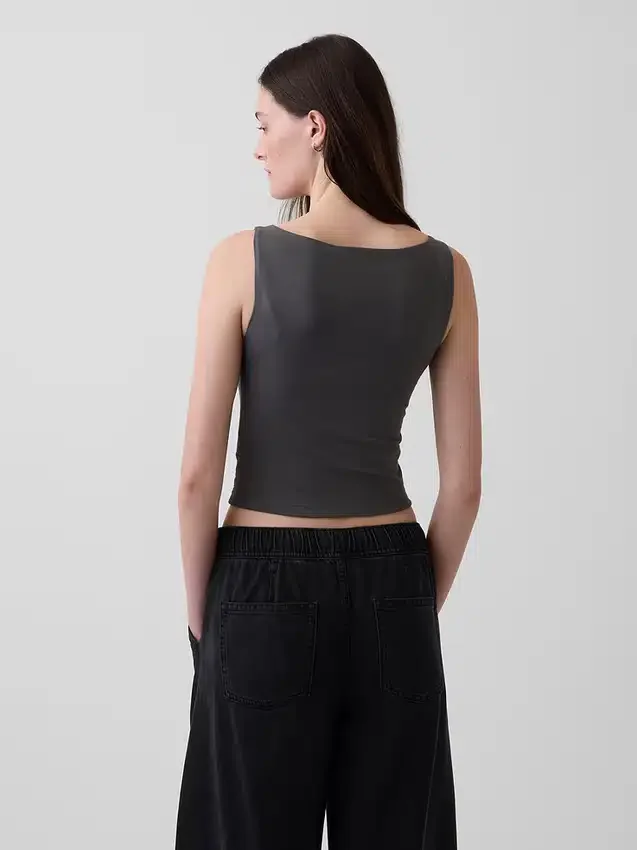 Tätstickad jersey-tanktop med båthals och kort passform