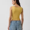 Tätstickad jersey-tanktop med båthals och kort passform