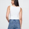 Tätstickad jersey-tanktop med båthals och kort passform