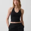 Tättstickad kort halterneck-top
