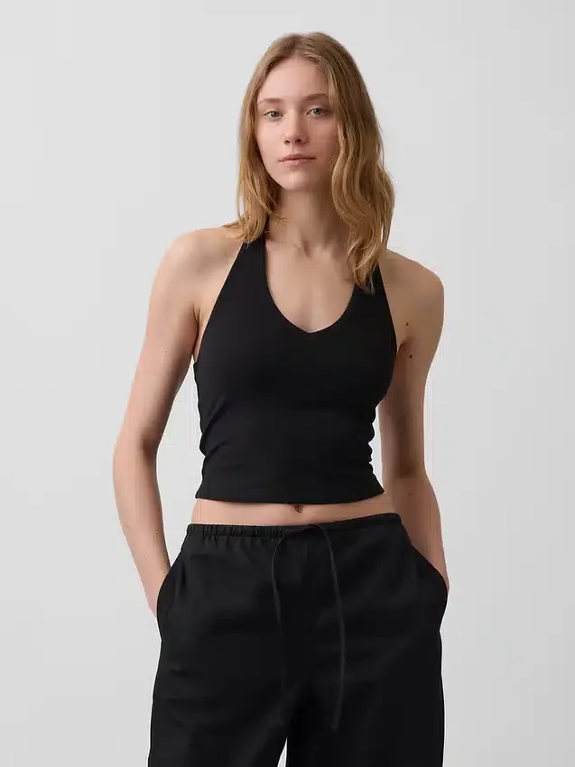 Tättstickad kort halterneck-top
